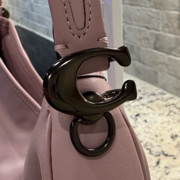 Coach NWOT Lavender Leather Hobo Bag w/Hangtag & Dustbag - Picture 3 of 10